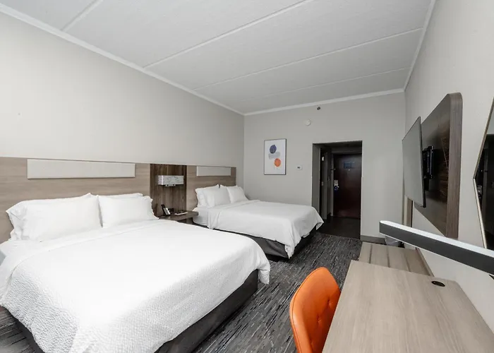 Express & Charleston - Northwoods By Ihg Hotel